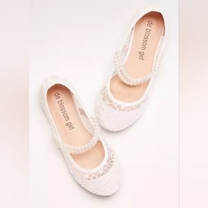 NWT 11 De Blossom girls lace mary janes shoes with pearl strap